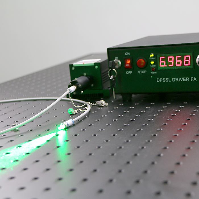 543nm 100mW 緑色 ファイバー結合レーザー ダイオード励起レーザー